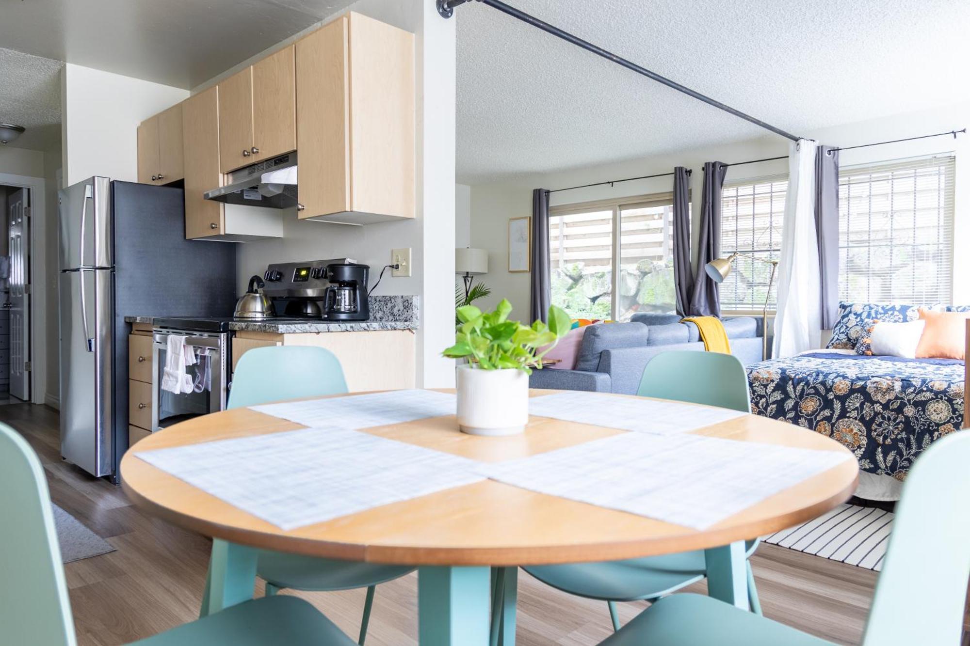 King Bed + Studio! Free Parking, Patio, Wfh Space! Seattle Eksteriør billede