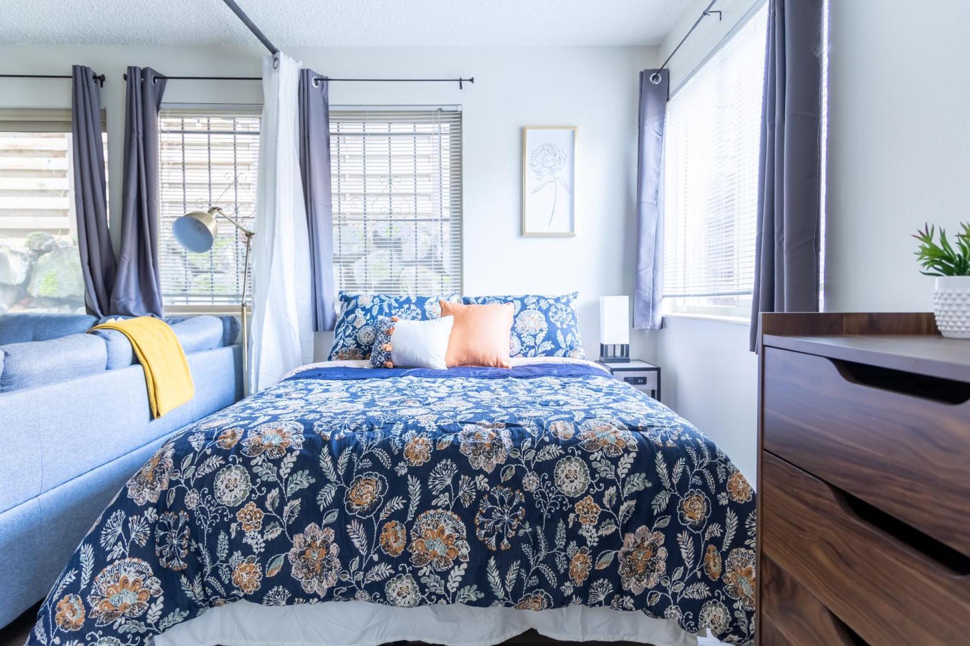 King Bed + Studio! Free Parking, Patio, Wfh Space! Seattle Eksteriør billede