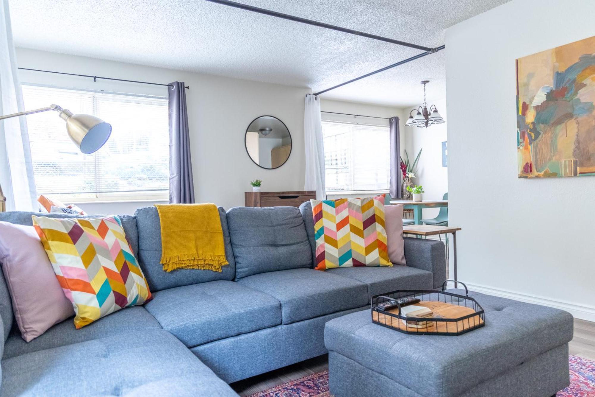King Bed + Studio! Free Parking, Patio, Wfh Space! Seattle Eksteriør billede
