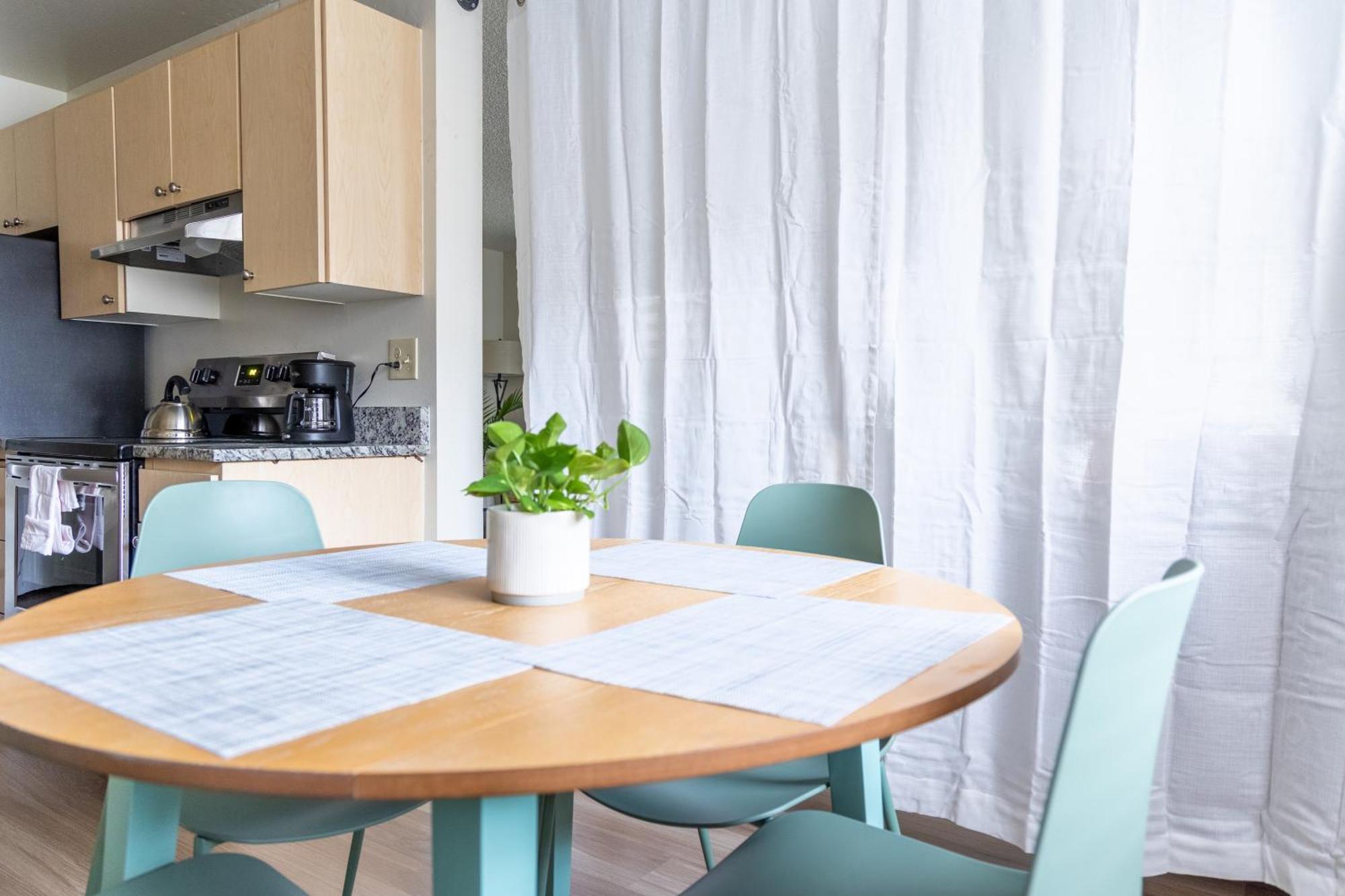 King Bed + Studio! Free Parking, Patio, Wfh Space! Seattle Eksteriør billede